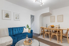 Charming 4-Bed House in Hornchurch, free parking